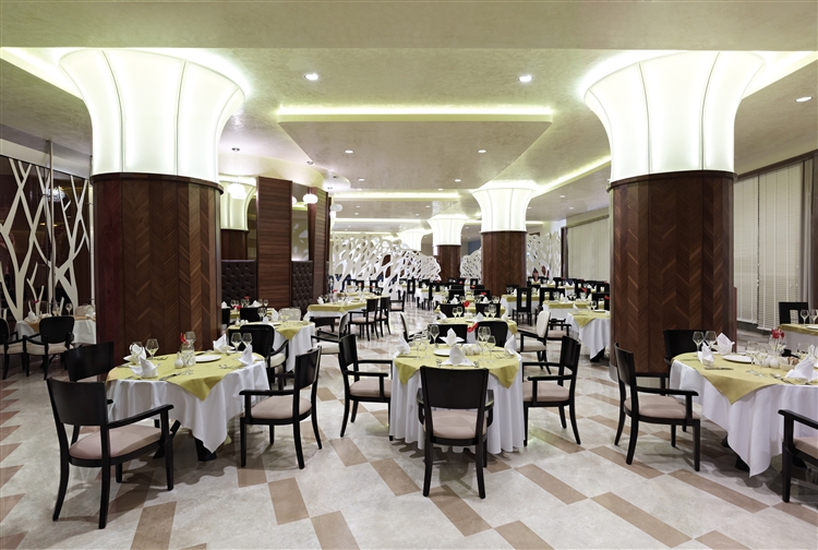 Maxx-Royal-Un-Limited-Main-Restaurant